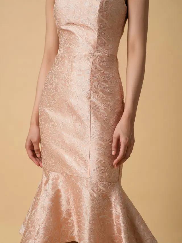 Long Dress Brokat Warna Nude