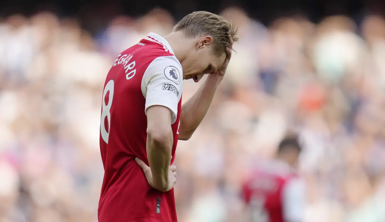 Kans Arsenal untuk menjadi juara semakin tipis. Karena pada saat sama, Manchester City (Man City) sukses mengandaskan Everton dengan skor 3-0. (AP Photo/Kirsty Wigglesworth)