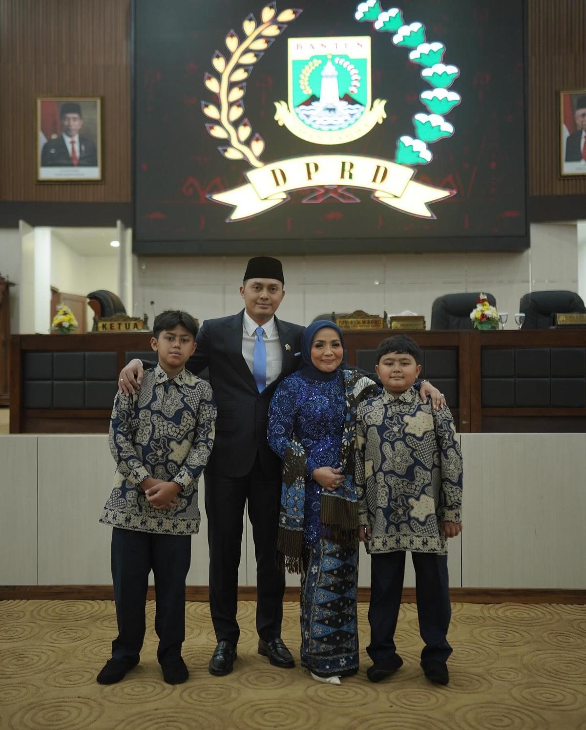 Potret Muzdalifah Dampingi Sang Suami yang Resmi Dilantik jadi Anggota DPRD Provinsi Banten