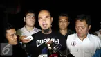 Musisi Ahmad Dhani saat memberi keterangan kepada awak media usai menjalani pemeriksaan terkait kasus dugaan makar di gedung Mako Brimob Kelapa Dua, Depok, Sabtu (3/12/2016). (Liputan6.com/Herman Zakharia)