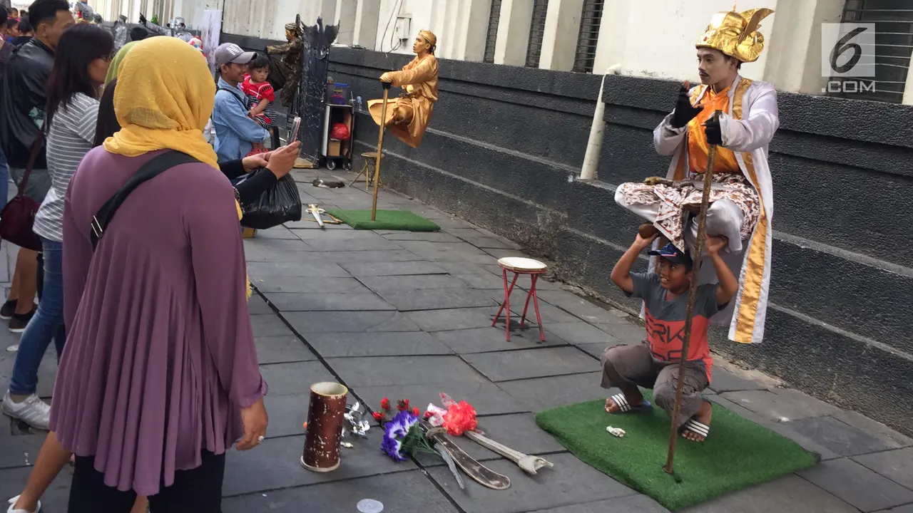 Manusia Patung jadi Primadona Pengunjung di Kota Tua