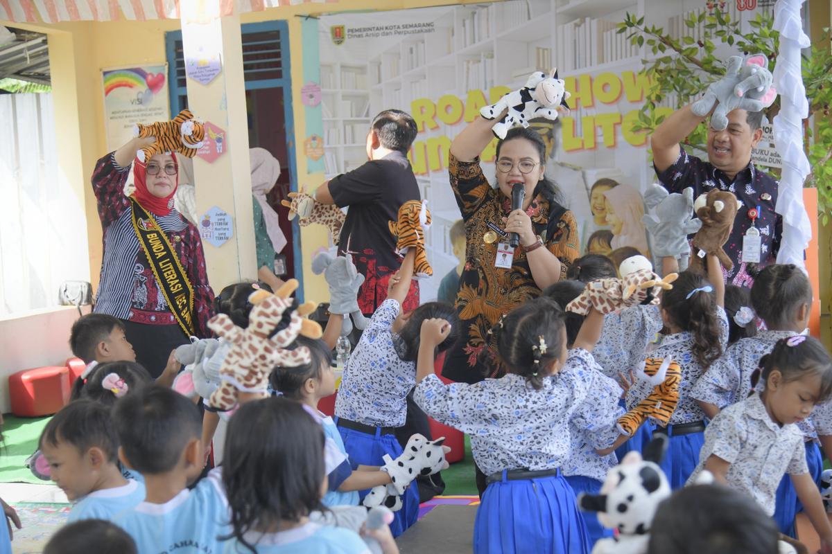 Wali Kota Semarang Agustina Saat Roadshow Bunda Literasi