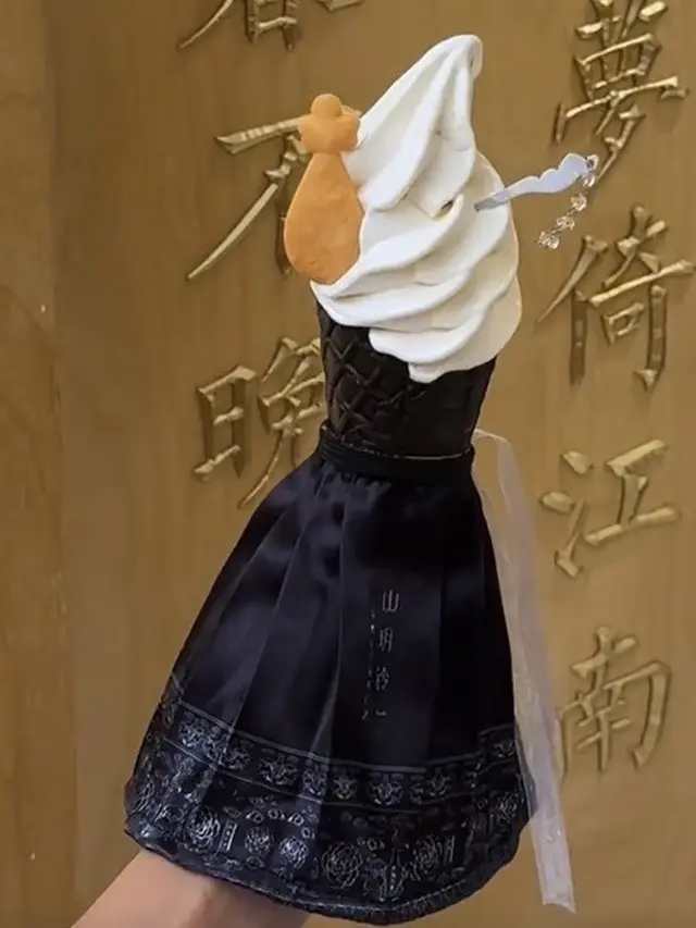 Cone Es Krim Ini Nyeleneh
