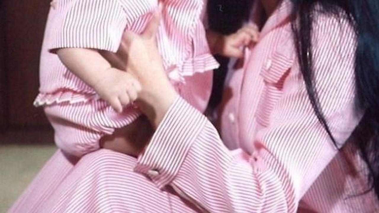 Dari pernikahannya, Ratna Sari Dewi dikarunuai putri bernama Kartika Sari Dewi Soekarno.&nbsp;