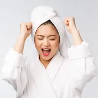 Ilustrasi keramas dengan suhu air yang tepat./copyright freepik.com/benzoix