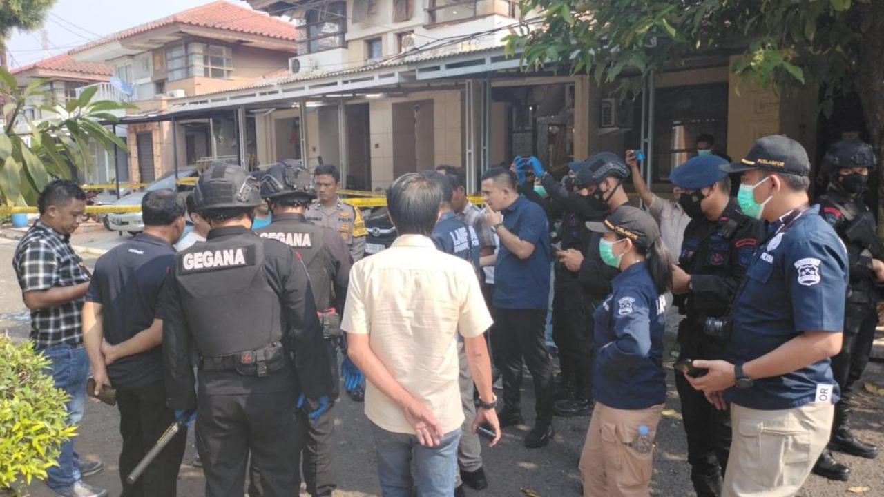 Polisi mengerahkan tim Gegana ke lokasi rumah yang meledak untuk melakukan penyelidikan. Setelah mereka melakukan penyelidikan, ledakan itu dipastikan karena kebocoran gas LPG.<br>