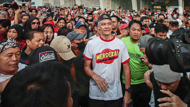 Ganjar Pranowo Sapa Warga saat Olahraga di SUGBK