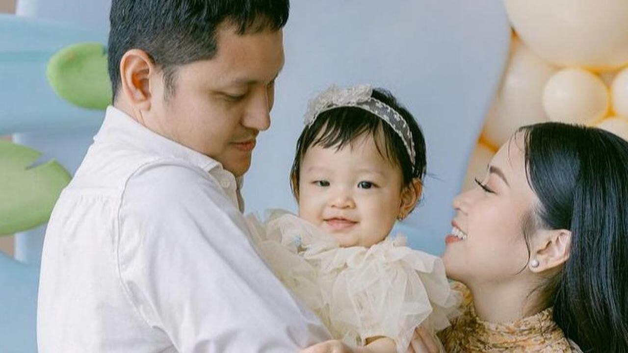 Potret Cantik & Menggemaskan Julia Putri Jessica Tanoe Rayakan Ultah Ke-1, Pakai Mahkota dan Veil