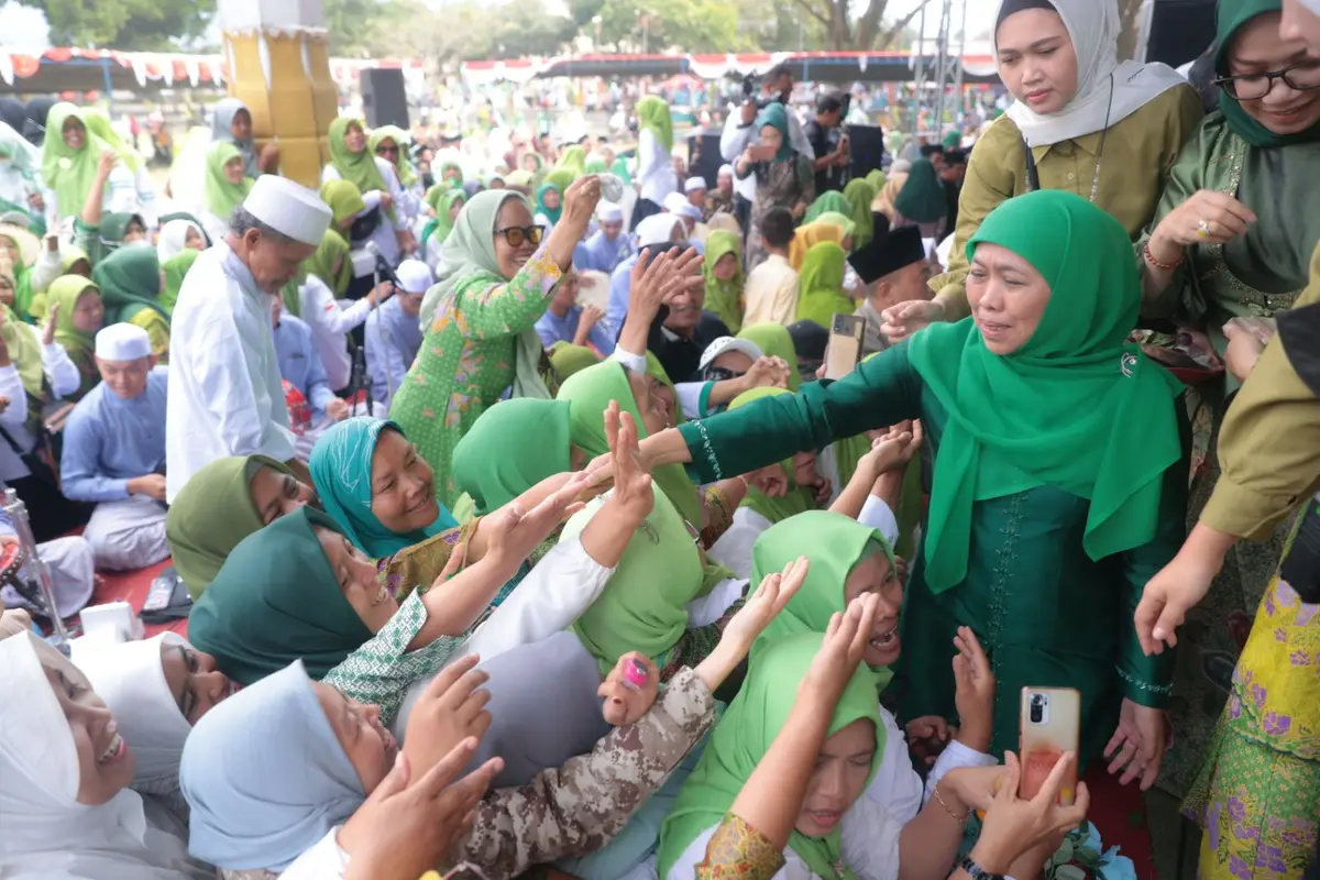 Ketua Umum Muslimat NU Khofifah Indar Parawansa hadir di tasyakuran peringatan Harlah Muslimat NU ke-77 yang digelar Pimpinan Cabang Muslimat NU Kabupaten Temanggung. (Istimewa).