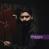 Berawal dari kesukaannya menjadi kru film, Rizky Hanggono menemukan passion akting di dirinya. Dia terus berakting untuk belajar hidup. (Fotografer: Bambang E. Ros, Stylist: Indah Wulansari, Digital Imaging: Muhammad Iqbal Nurfajri)