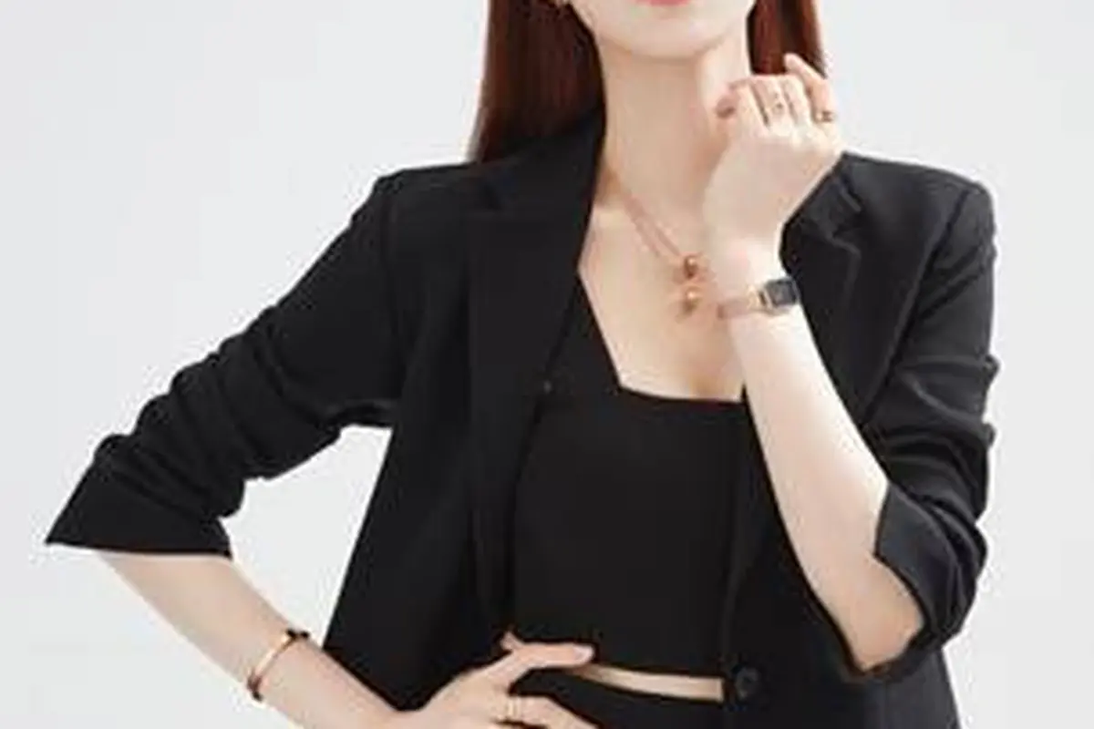 Lee Sung Kyung tampil menawan menggunakan jam tangan analog/dok. Daniel Wellington