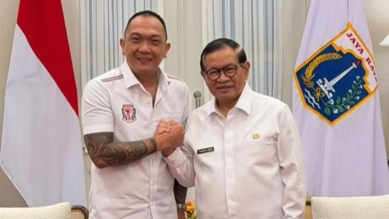 Ketua Harian PB ORADO, Giri Bayu Kusumah, bersama Gubernur Jakarta, Pramono Anung, dalam audiensi sebagai bagian penguatan dukungan untuk Kejurnas Turnamen Domino 2026.