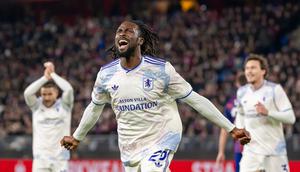 Eyann Guessand dari Villa, di depan, merayakan setelah mencetak gol pembuka pada laga Liga Europa antara FC Basel 1893 dan Aston Villa di Basel, Swiss, Kamis, 11 Desember 2025 malam waktu setempat. (Georgios Kefalas/Keystone via AP)