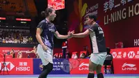 Ganda putri Indonesia&nbsp;Febriana Dwipuji Kusuma/Meilysa Trias Puspitasari lolos ke babak 16 besar&nbsp;Hong Kong Open 2025&nbsp;usai menyingkirkan pasangan China Chen Qing Chen/Keng Shu Liang 21-15, 21-23, dan 21-16 di Hong Kong Coliseum, Selasa (9/9). (foto: PBSI)