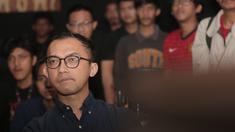 Ekspresi kecewa sejumlah fans MU yang tergabung dalam United Army Indonesia saat Roaring Night Liga Inggris antara Manchester City melawan Manchester United di Fomo Bar, Melawai, Jakarta, Minggu (03/03/2024) malam WIB. (Bola.com/Pradipta Rama Baskara)