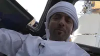 Astronaut Uni Emirat Arab (UEA) merayakan Lebaran Idul Fitri 1444 H di luar angkasa, ia juga memberi Ucapan Selamat Idul Fitri dari antariksa untuk semua muslim di Bumi. (Foto: Screencapture video Twitter @sultan_alneyadi).