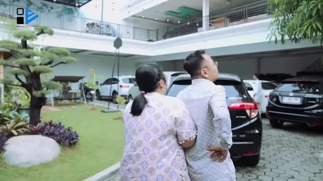 Halaman Rumah Irish Bella dan Haldy Sabri (Foto: YouTube Has Entertainment)