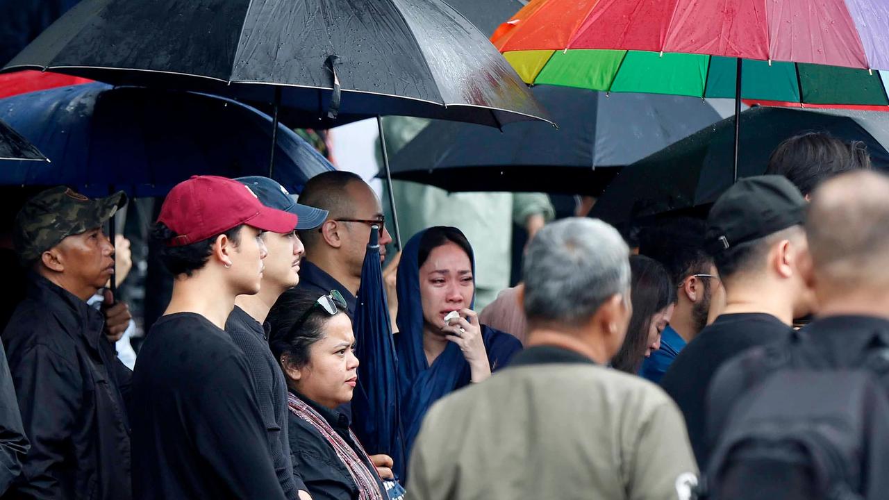 FOTO: Hujan Iringi Pemakaman Vidi Aldiano