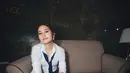 Pulasan makeup yang super flawess bikin Prilly terlihat cantik meski kenakan busana maskulin [@prillylatuconsina96]