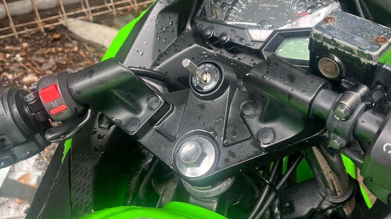 Tepergok Hendak Curi Motor Kawasaki Ninja, Pencuri Pasrah Ditangkap Warga Usai Ditinggal Teman