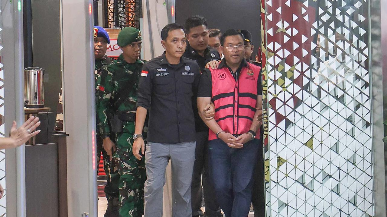 FOTO: Tiga Eks Pimpinan BGN Ditahan dalam Kasus Dugaan Korupsi Program MBG