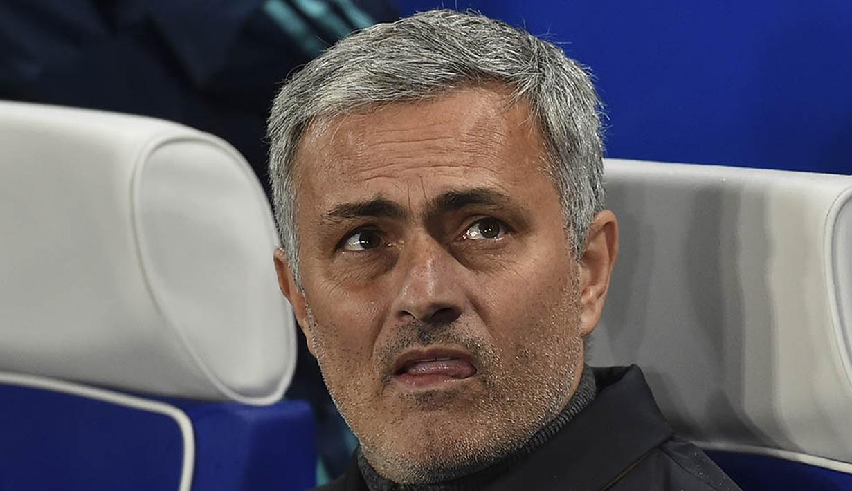 Chelsea Vs Porto, Rabu (9/12/2015). Jose Mourinho berhasil membawa Chelsea lolos ke 16 besar Champions League usai menaklukan mantan klubnya 2-0. (AFP/Ben Stansall)