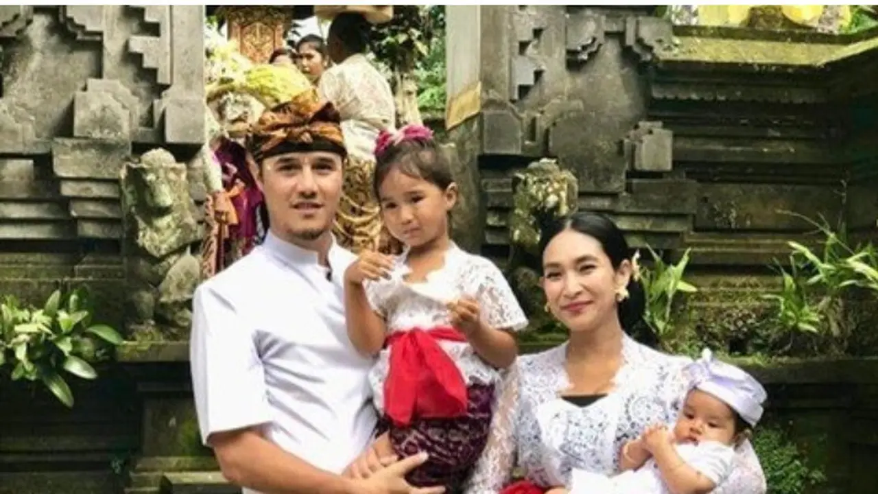 Potret pakaian adat Bali Payas Alit (Sumber: Instagram/happysalma)