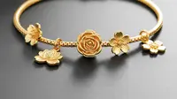 9 Model Gelang Emas Charm, Tampil Elegan dan Berkelas Sehari-hari