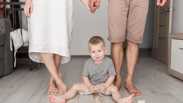 Bukan Sekadar Disiplin, Ini Tanda Anak Terjebak dalam Eggshell Parenting