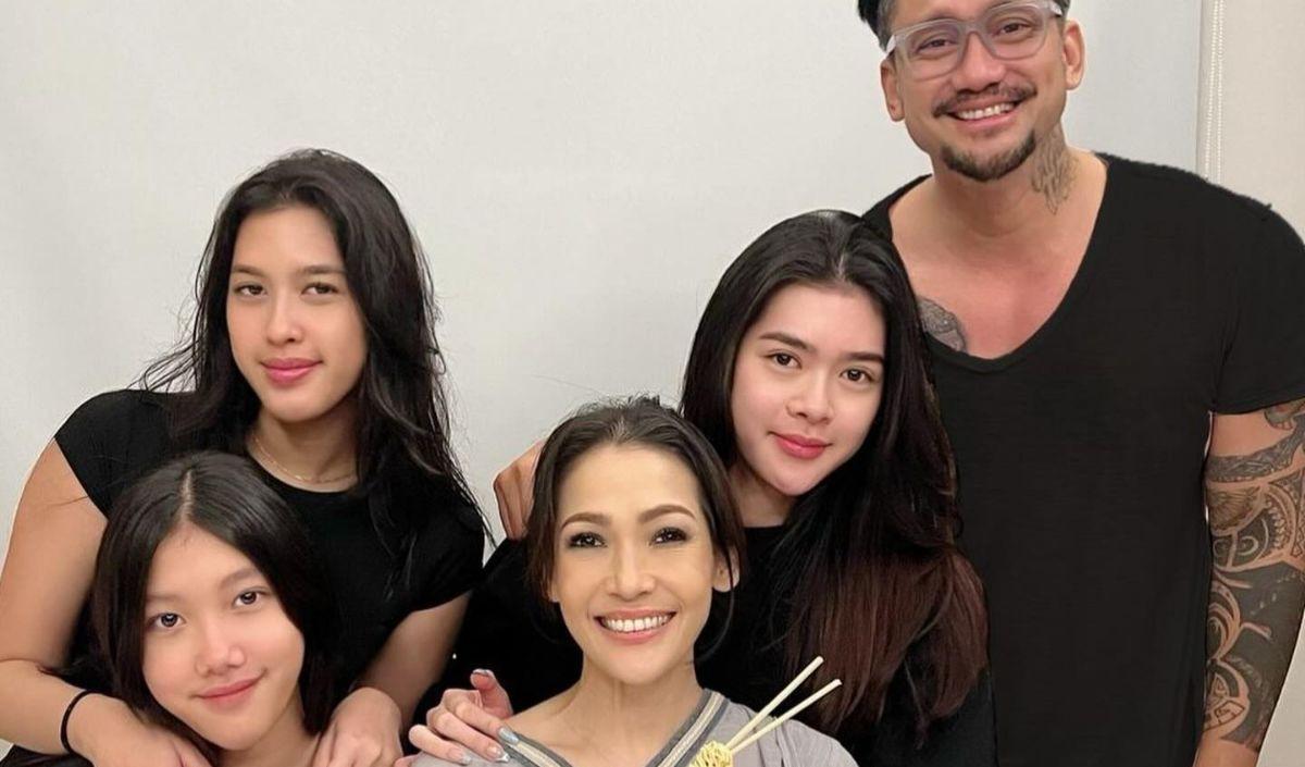 Mieke Amalia juga mendapat banyak doa dari rekan-rekan serta para netizen.