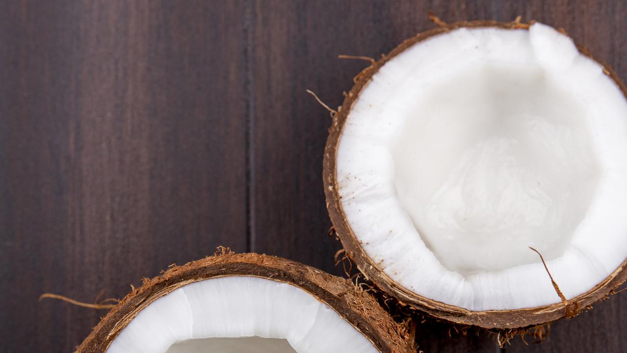 Trik Mudah Menyimpan Kelapa Kupas Agar Tetap Renyah dan Segar Lebih Lama