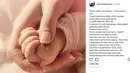 “Mama sangat mencintai kamu.. Seperti mama mencintai kakamu Azka.. Tapi Allah jauh lbh mencintaimu.. Insha Allah mama ikhlas sayang,” tulis Kalina Oktarani. (Instagram/kalinaocktaranny)