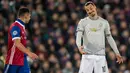 Pemain Manchester United, Zlatan Ibrahimovic berekasi selama matchday kelima Grup A Liga Champions di markas FC Basel, Stadion St Jakob Park, Rabu (22/11). Manchester United takluk 0-1 di markas Basel. (Ennio Leanza/Keystone via AP)