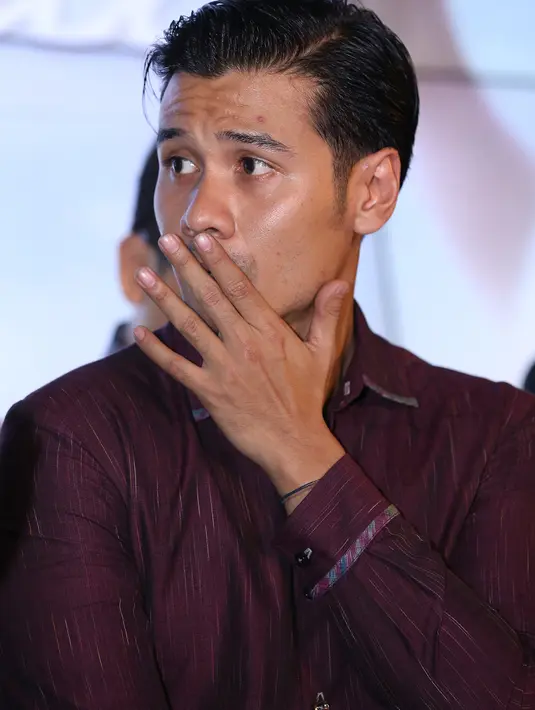 Chicco Jerickho pun rela tak memakai alas kaki, bahkan Chicco sempat alami kapalan pada kakinya untuk sebuah peran yang akan di jalaninya. (Andy Masela/Bintang.com)