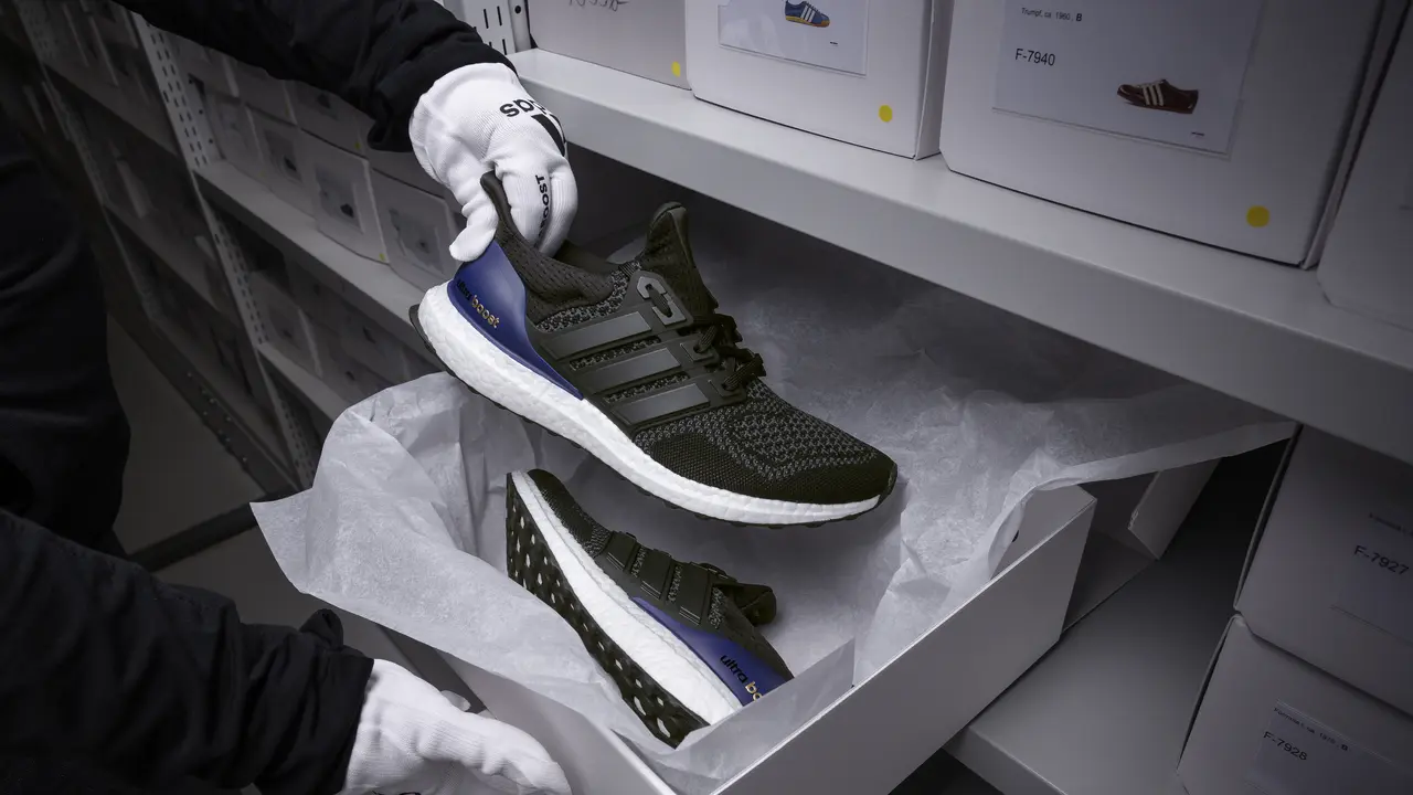 Sepatu lari adidas UltraBOOST