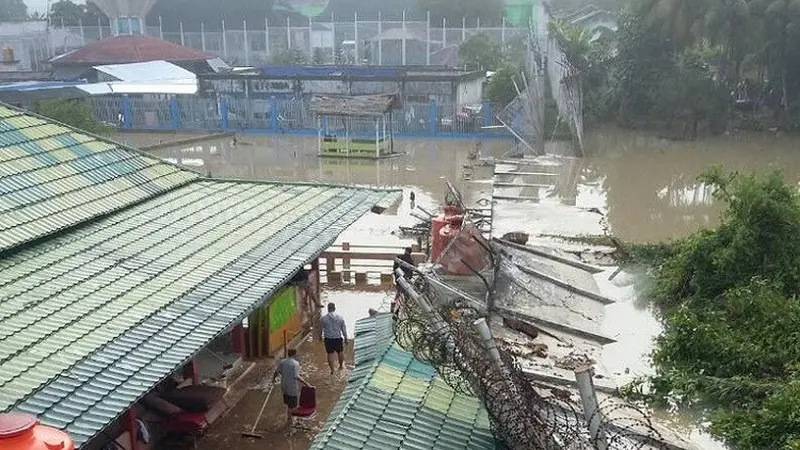 Tembok Lapas Jambi Jebol