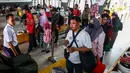Selanjutnya, pada Senin (8/4/2024) ada 43.891 penumpang calon penumpang yang akan berangkat dari Stasiun Pasar Senen. (Liputan6.com/Angga Yuniar)