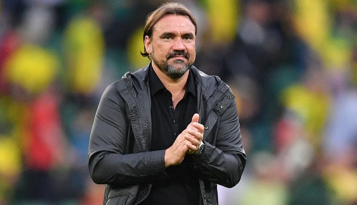 Daniel Farke secara mengejutkan didepak dari kursi kepelatihan Norwich City usai memberikan kemenangan perdananya di pekan kesebelas Liga Inggris musim ini. Farke juga diketahui sebagai juru taktik yang berjasa membawa Norwich promosi ke divisi utama sebanyak dua kali. (AFP/Justin Tallis)