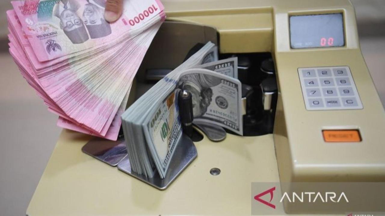 Rupiah Melemah 14 Poin, Tembus Rp16.468 per Dolar AS