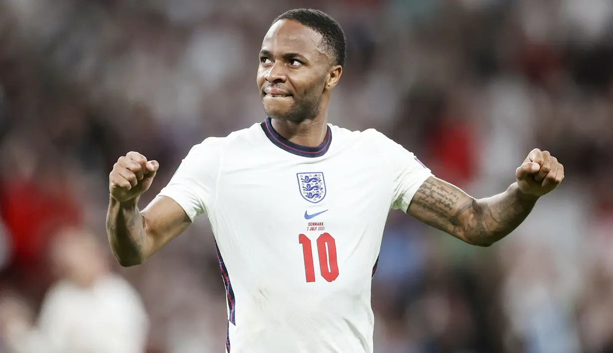 Namun sayang ia kurang beruntung, dari dua laga final tersebut tak satupun trofi juara yang bisa diangkat Raheem Sterling. (Foto:AP/Carl Recine, Pool)