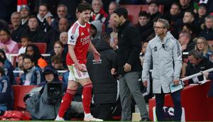 Gelandang Arsenal, Declan Rice dan pelatih Mikel Arteta di laga melawan Crystal Palace, 26 Oktober 2025. (AP Photo/Richard Pelham)
