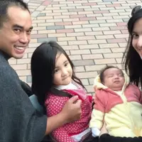 Potret Kebahagiaan Keluarga Kecil Nia Ramadhani