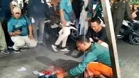 Tak Boleh Meliput Pembukaan Popda Jatim di SGB, Wartawan Bakar Kaus dan ID Card