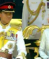 Pangeran Abdul Mateen asal Brunei Darussalam resmi memperistri Anisha Rosnah dalam perhelatan pernikahan khas kerajaan yang akbar. Setelah menjalani perayaan selama 10 hari, akhirnya keduanya dipersatukan di acara resepsi. [Foto: Instagram/thebridestory]