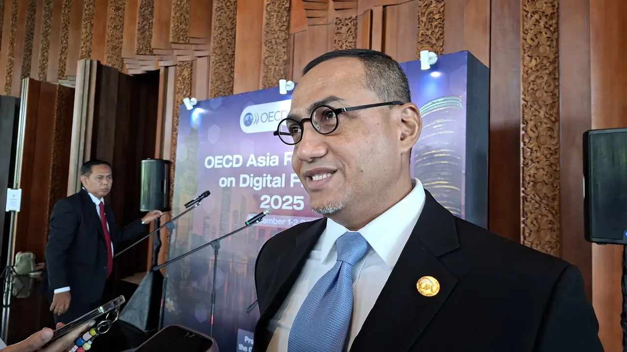 Kepala Eksekutif Pengawas Inovasi Teknologi Sektor Keuangan, Aset Keuangan Digital, dan Aset Kripto OJK, Hasan Fawzi saat ditemui di Sanur, Bali, Senin (1/12/2025). (Foto: Liputan6com/Arief RH)