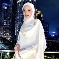Kerap tampil stylish dan menawan, OOTD Inara Rusli setelah berpisah dengan Virgoun semakin memesona. (Foto: Instagram/ @Mommy_Starla)