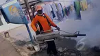 Seorang petugas melakukan pengasapan (fogging) di pemukiman warga di kawasan Kebayoran Lama, Grogol Selatan, Jakata, Kamis (18/2). Pengasapan tersebut untuk mengantisipasi terjadinya wabah penyakit Demam Berdarah (DBD). (Liputan6.com/Johan Tallo)