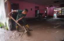 Kodam XIII/Merdeka Gencarkan Pembersihan Pulau Siau Pascabencana Banjir Bandang