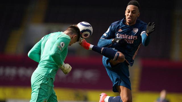 FOTO: Arsenal Tertahan 1-1 oleh Burnley - Pierre-Emerick Aubameyang; Nick Pope