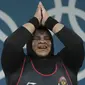 Ekspresi lifter Indonesia, Nurul Akmal setelah melakukan angkatan clean and jerk saat berkompetisi dalam cabang olahraga angkat besi +81kg putri Olimpiade Paris 2024 di South Paris Arena, Paris, Prancis, Minggu (11/08/2024). (AP Photo/Kin Cheung)